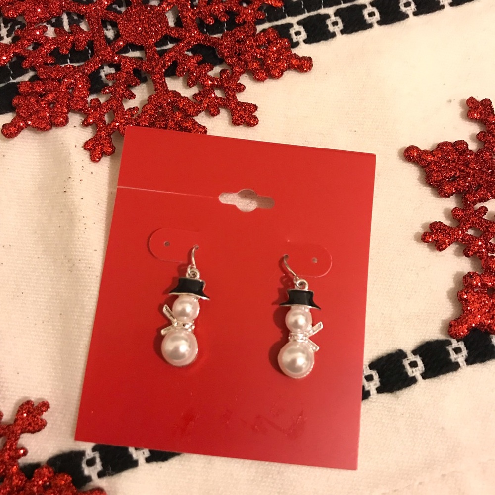 Snowman Christmas Dangle Earrings with Faux Pearls